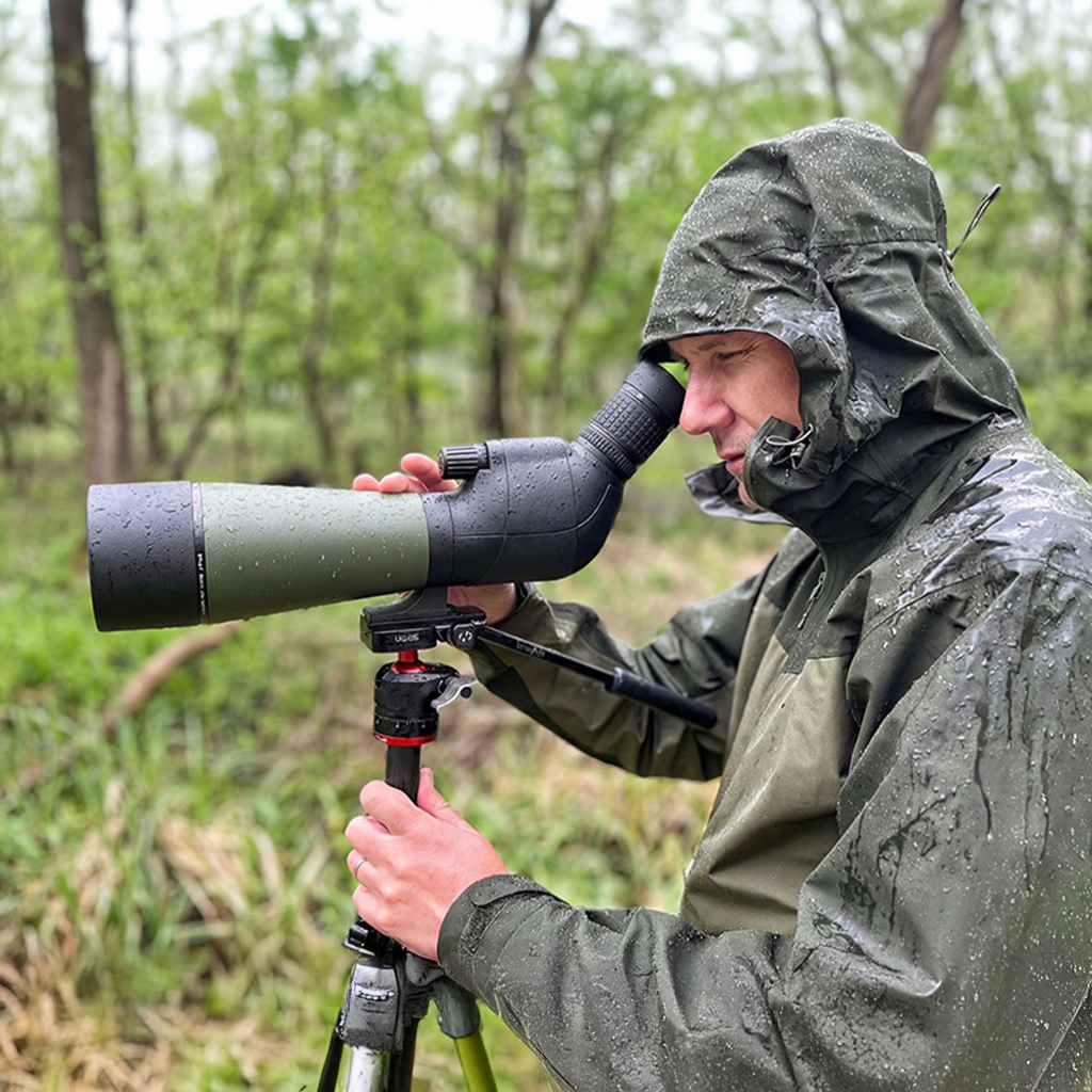 person using Virelta Spotting Scope Waterproof